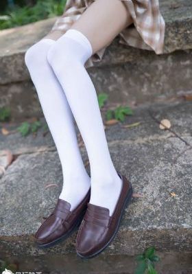 年轻漂亮的女邻居2